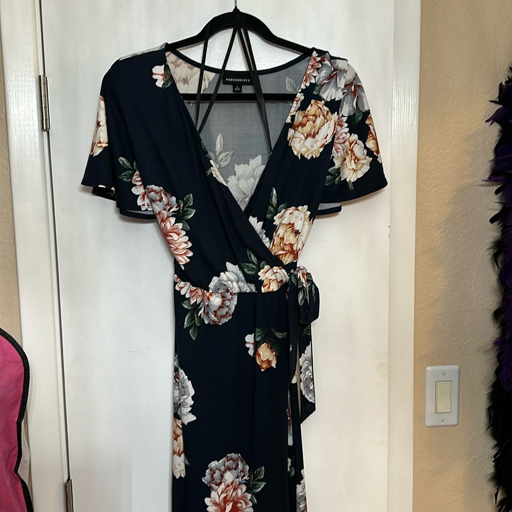 One XL fortune ivy dress with tapered front to back